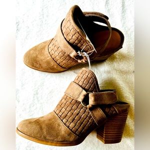 Universal Thread Goods Co. Slip-On block heels size 6 $22